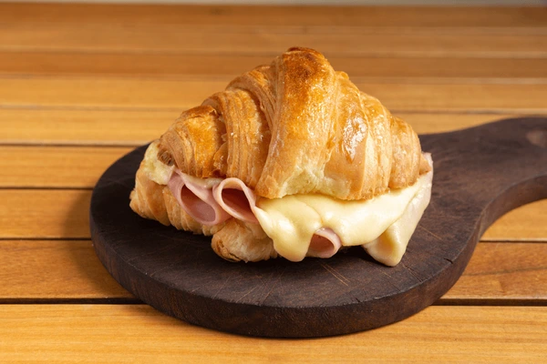 Croissant de Jamón y Queso